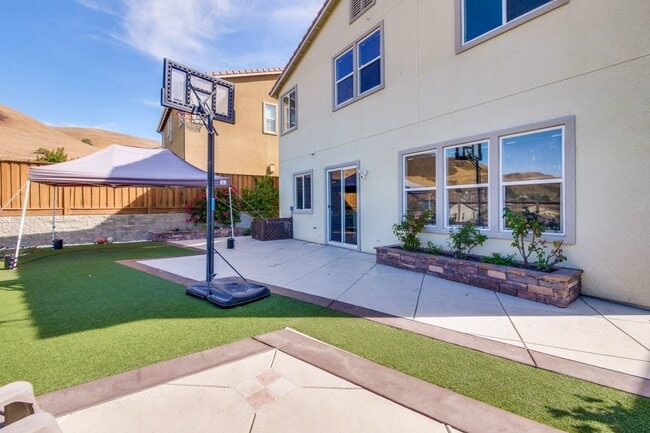 Building Photo - Gorgeous and Very Spacious Home - 3BR 2.5 BA in  San Jose - This is a MUST SEE!!!