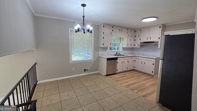 Building Photo - 715 Barnesdale Dr