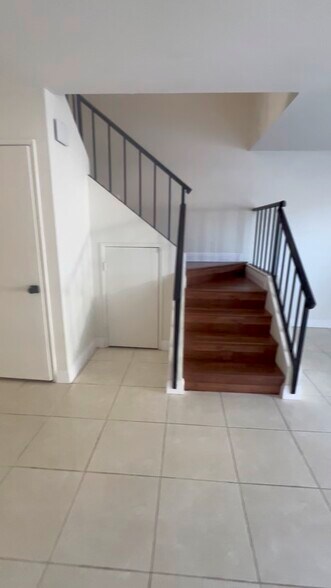 Building Photo - 8739 Pine Crest Pl