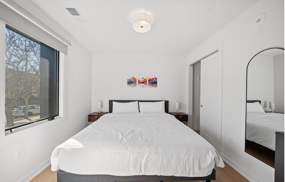 Building Photo - 2216 40th Pl NW