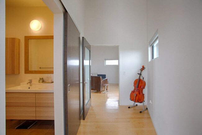 Building Photo - 2115 Yeaman Pl