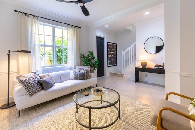 Building Photo - 72 SE 6th Ave