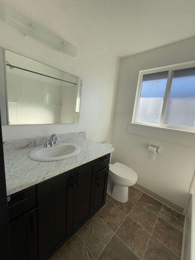 Building Photo - 1011 SE Locust St