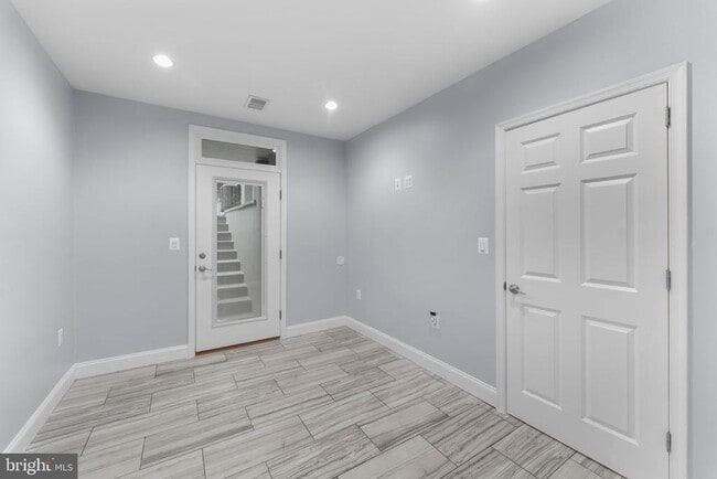 Building Photo - 1416 Meridian Pl NW