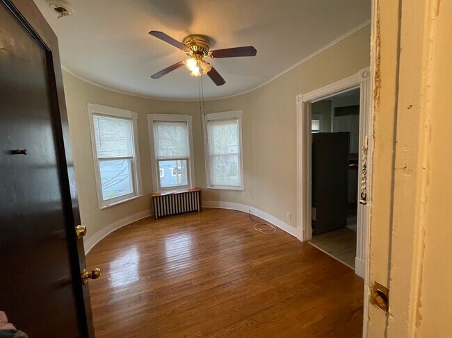 Building Photo - 25 Woodlawn Ave