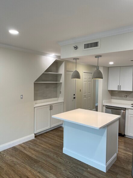 Updated kitchen - 33 Deer St