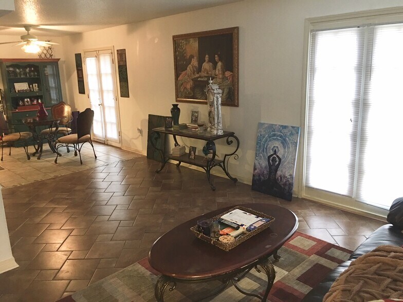 Building Photo - 209 Pine St