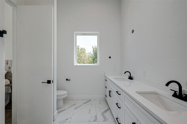 Building Photo - 6024 Beall St