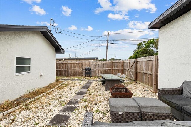 Building Photo - 4920 30th Ave N