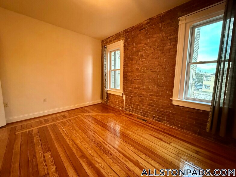 Building Photo - 35 Adamson St