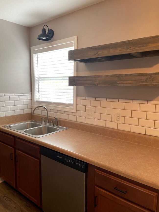 Building Photo - 365 Andrew Dr