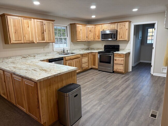 Building Photo - Renovated countryside 4 bedroom 2 bathroom ranch on 2 acres! Must see!