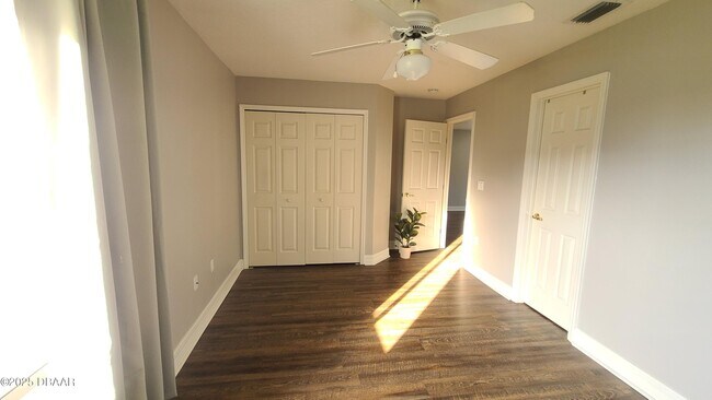 Building Photo - 138 Blue Heron Dr