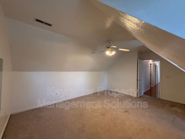 Building Photo - 104 Buckingham Pl