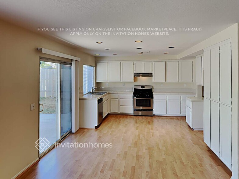 Building Photo - 4102 Periwinkle Way