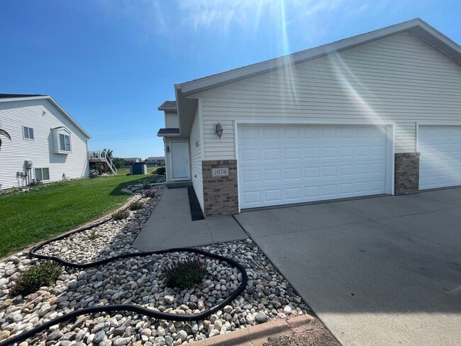 Building Photo - Beautiful West Fargo Twinhome