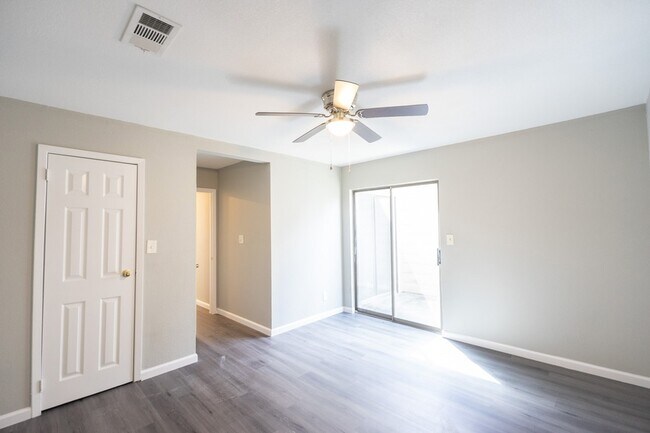 Building Photo - 2501 Gulf Fwy