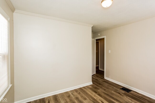 Building Photo - 5301 E 19th Pl