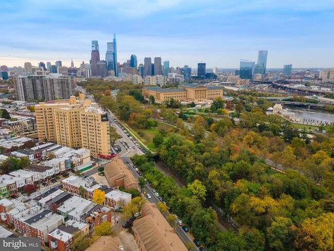 Building Photo - 2719 Folsom St