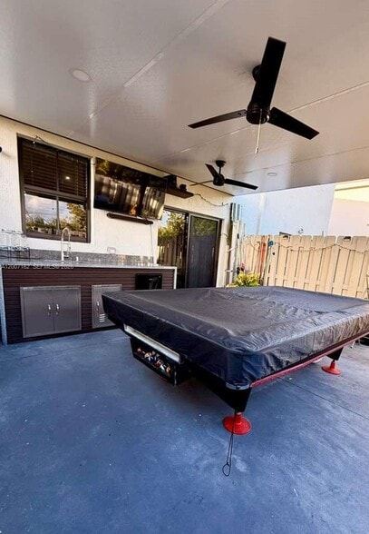 Building Photo - 470 NE 12th St