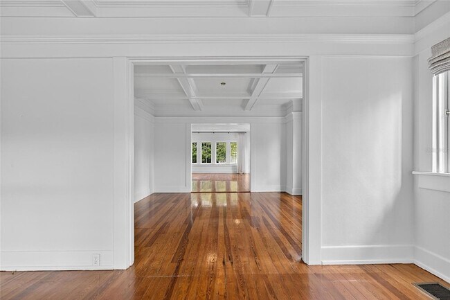 Building Photo - 3003 W Harbor View Ave