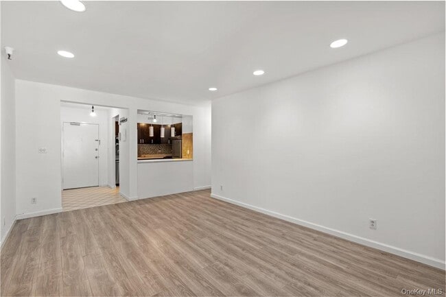 Building Photo - 501 N Barry Ave