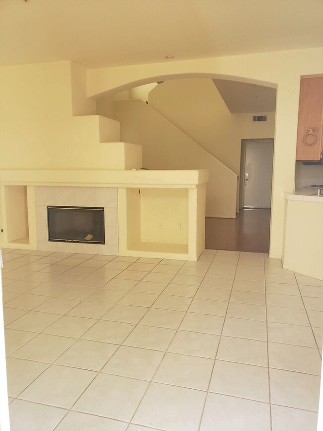 Building Photo - ***COMING SOON***SPACIOUS 4 BEDROOM | 3 BA...