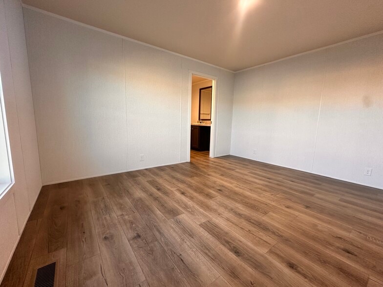 Building Photo - 11 Lapin St