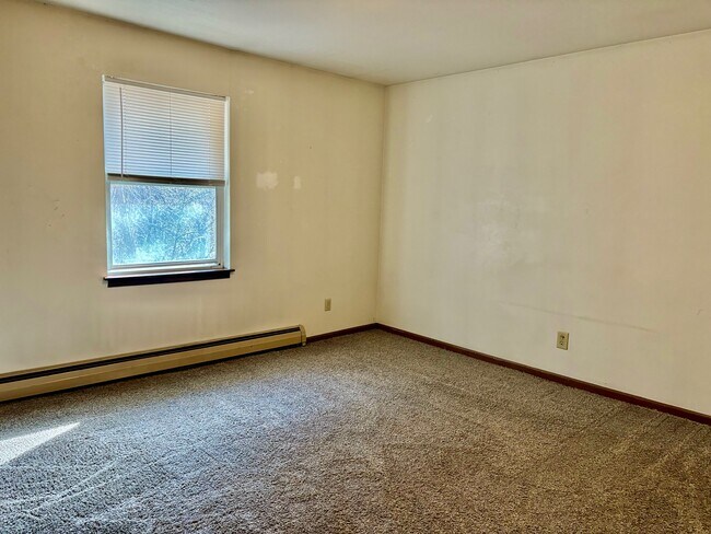 Building Photo - 517 136th Ave
