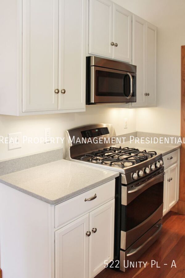 Building Photo - 522 Unity Pl