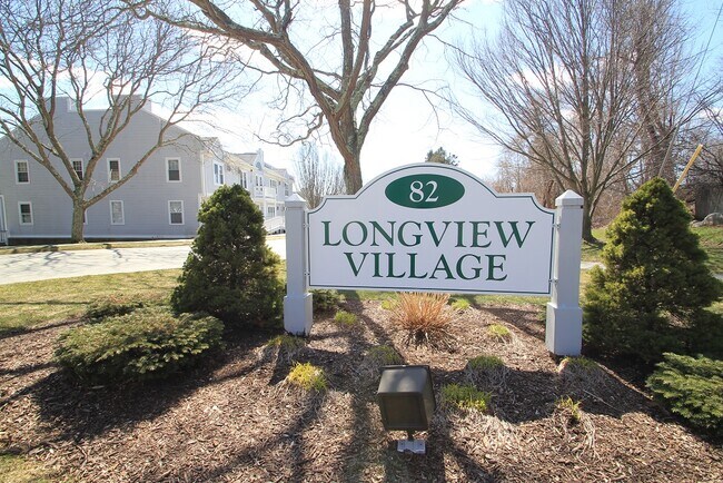 Primary Photo - 82 Longview St