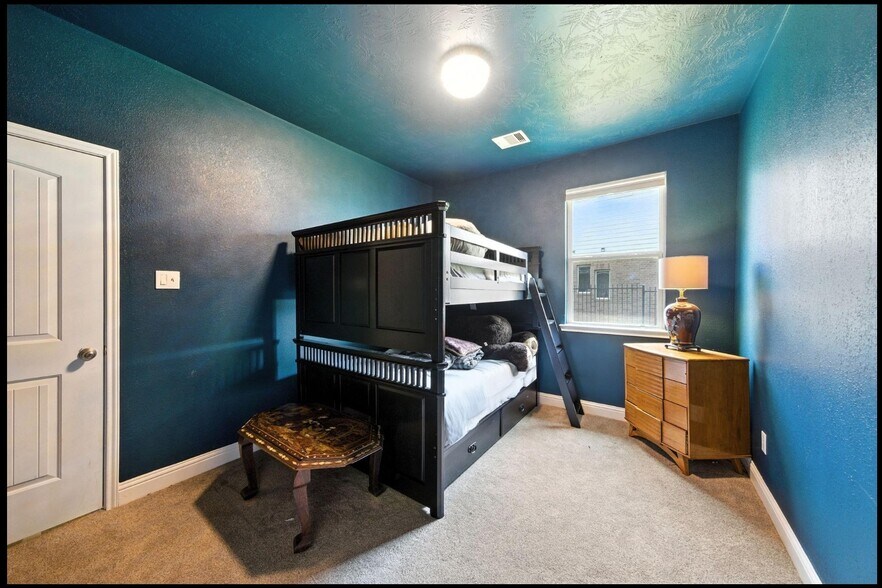 2x Full Bunk Beds - 25218 Lockspur Dr