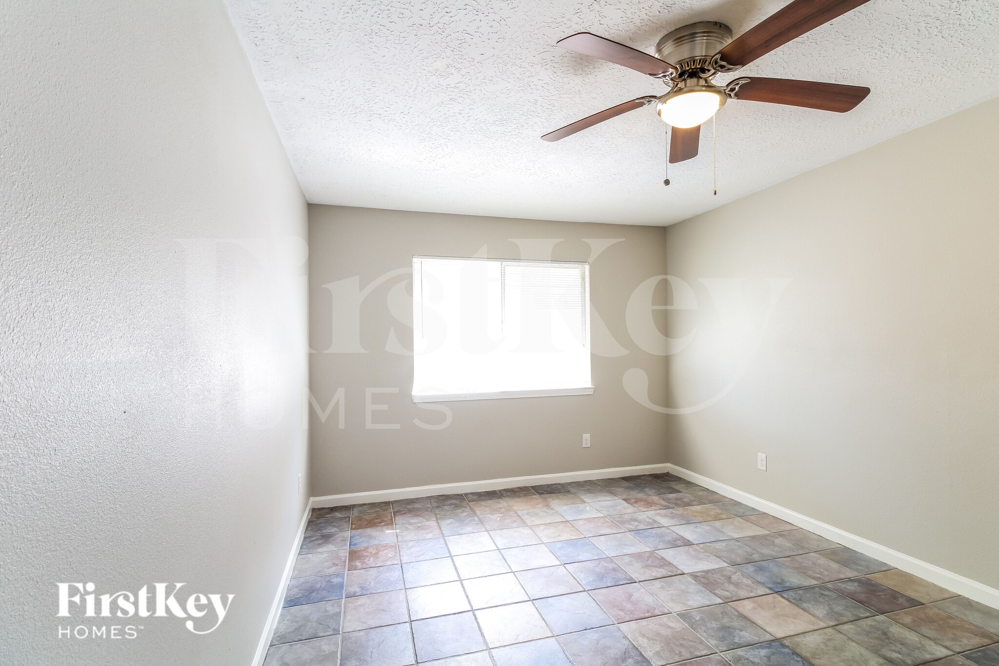 Building Photo - 4427 Ravine Dr