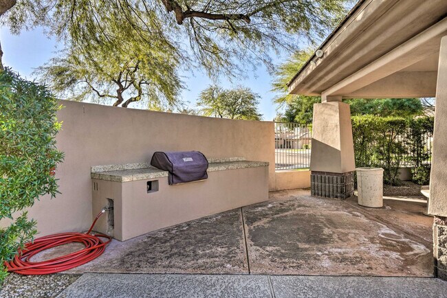 Building Photo - 15240 N Clubgate Dr