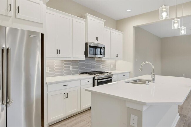 Building Photo - 7011 Winterberry Gln Ln