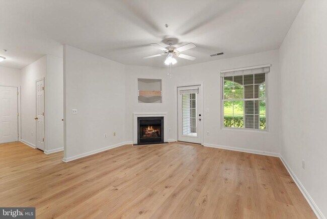 Building Photo - 20453 Chesapeake Square