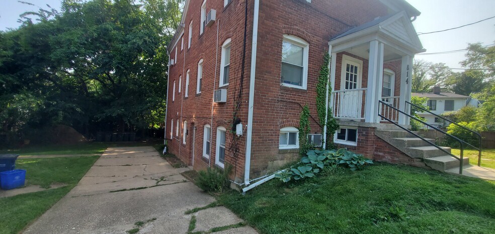 Building Photo - 814 Greenwood circle