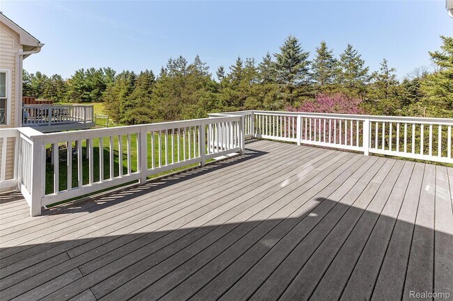 Building Photo - 1484 Chapleau Dr