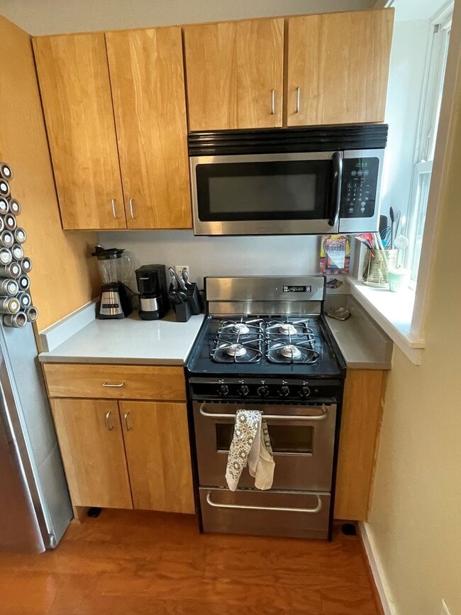 Building Photo - Recently Renovated 1 bedroom apartment in Columbia Heights
