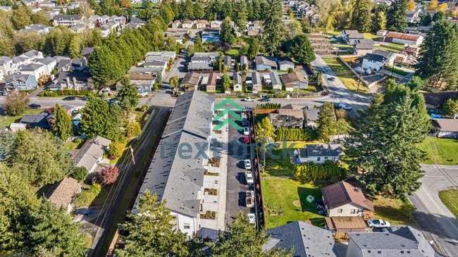 Building Photo - "Spacious 3-Bedroom Luxury Townhouse in Everett with 3 Full Baths"