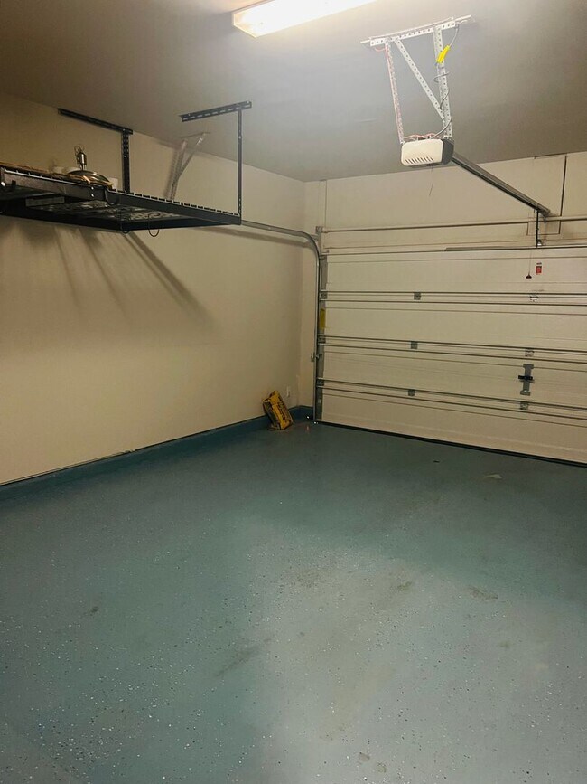 Building Photo - Tech Ridge Area Gem – Nearly 3,000 Sq Ft o...
