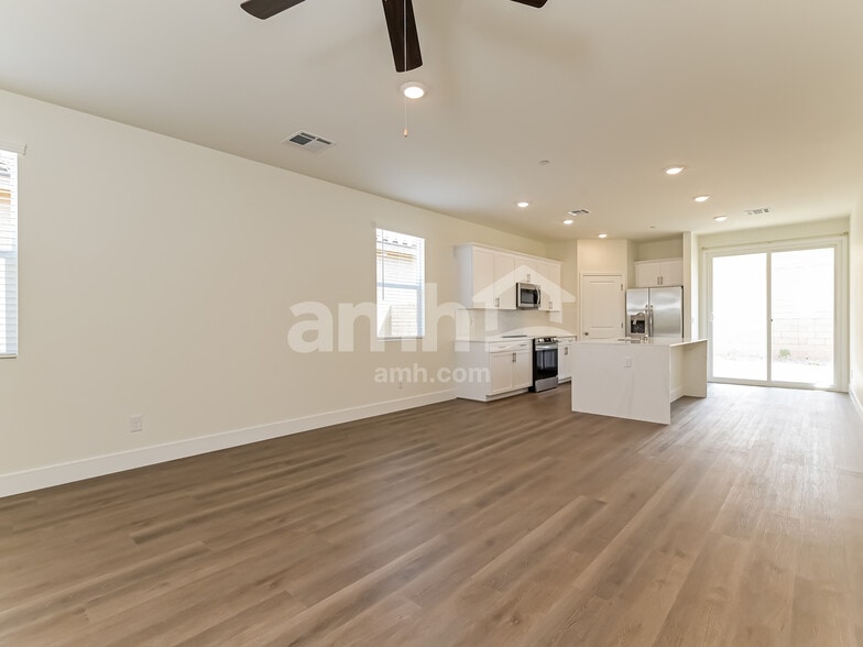 Building Photo - 529 Sacred Lotus Pl