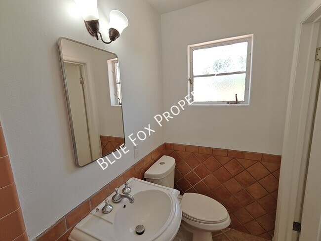 Building Photo - 3857 E Edison Pl