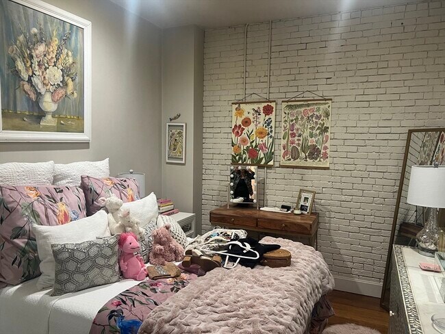 Building Photo - 33 3rd Ave