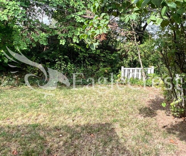 Building Photo - Two Bedroom, One Bathroom House with Fence...