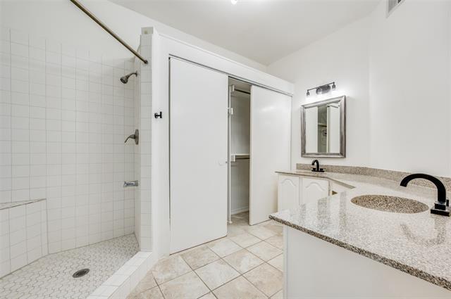 Building Photo - 607 Mission Cir