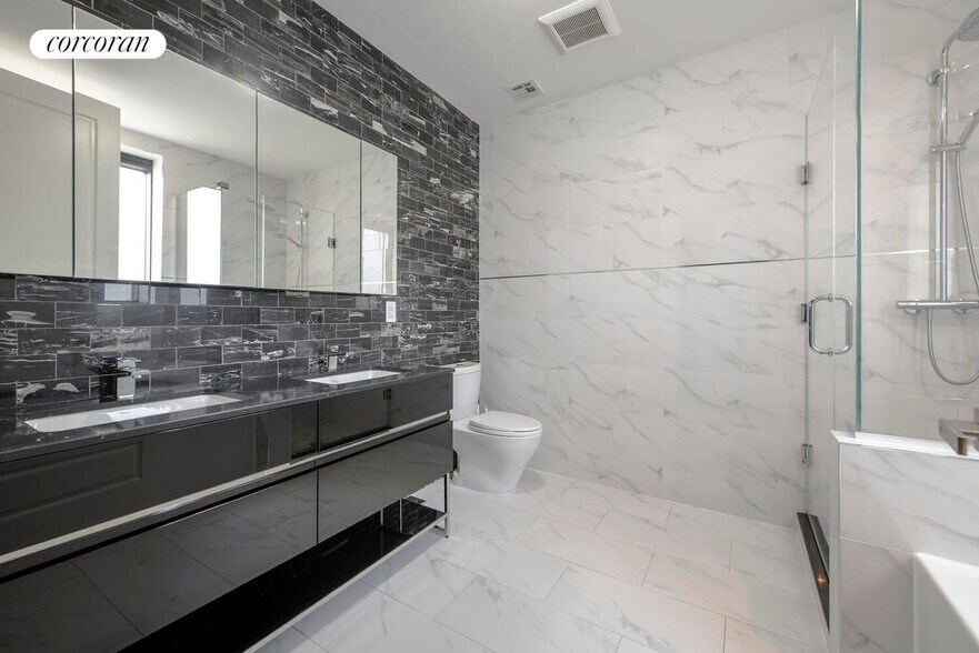 Building Photo - 11-12 44th Drive 6G