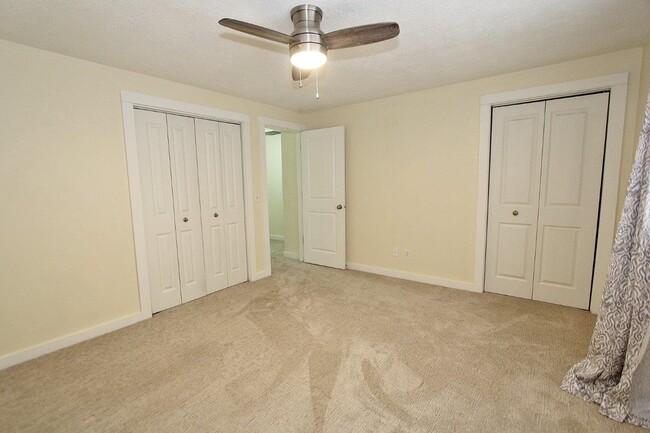 Building Photo - 4843 W Targee St