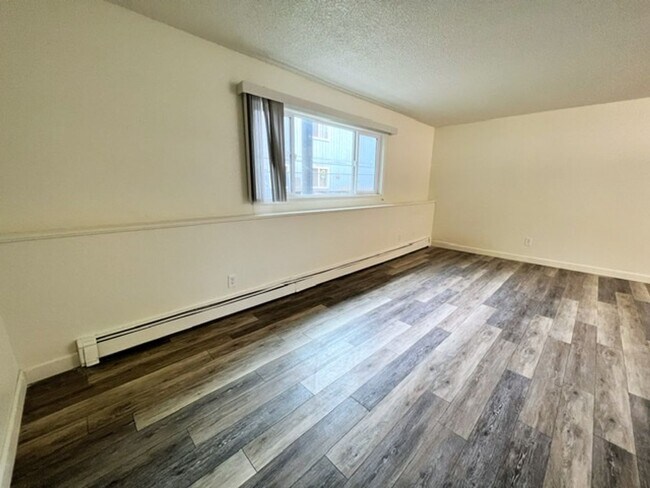 Building Photo - 1555 Latouche St