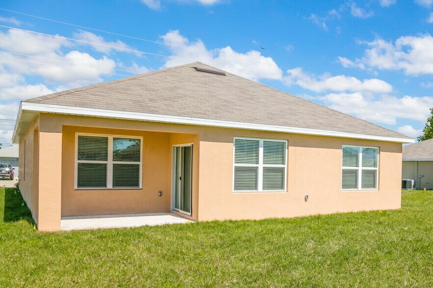 Building Photo - 218 SE 8th St